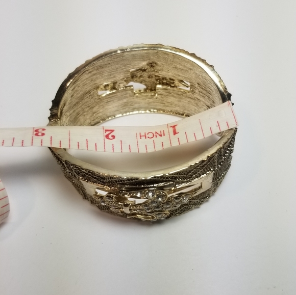 ORNATE GOLD TONE FLEUR DE LIS BANGLE BRACELET - Picture 7 of 8